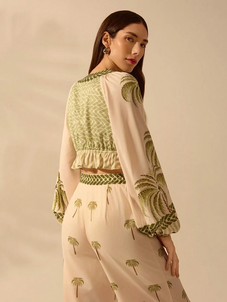 Blusa Feminina Decote em V Manga Bufante Estampa Tropical