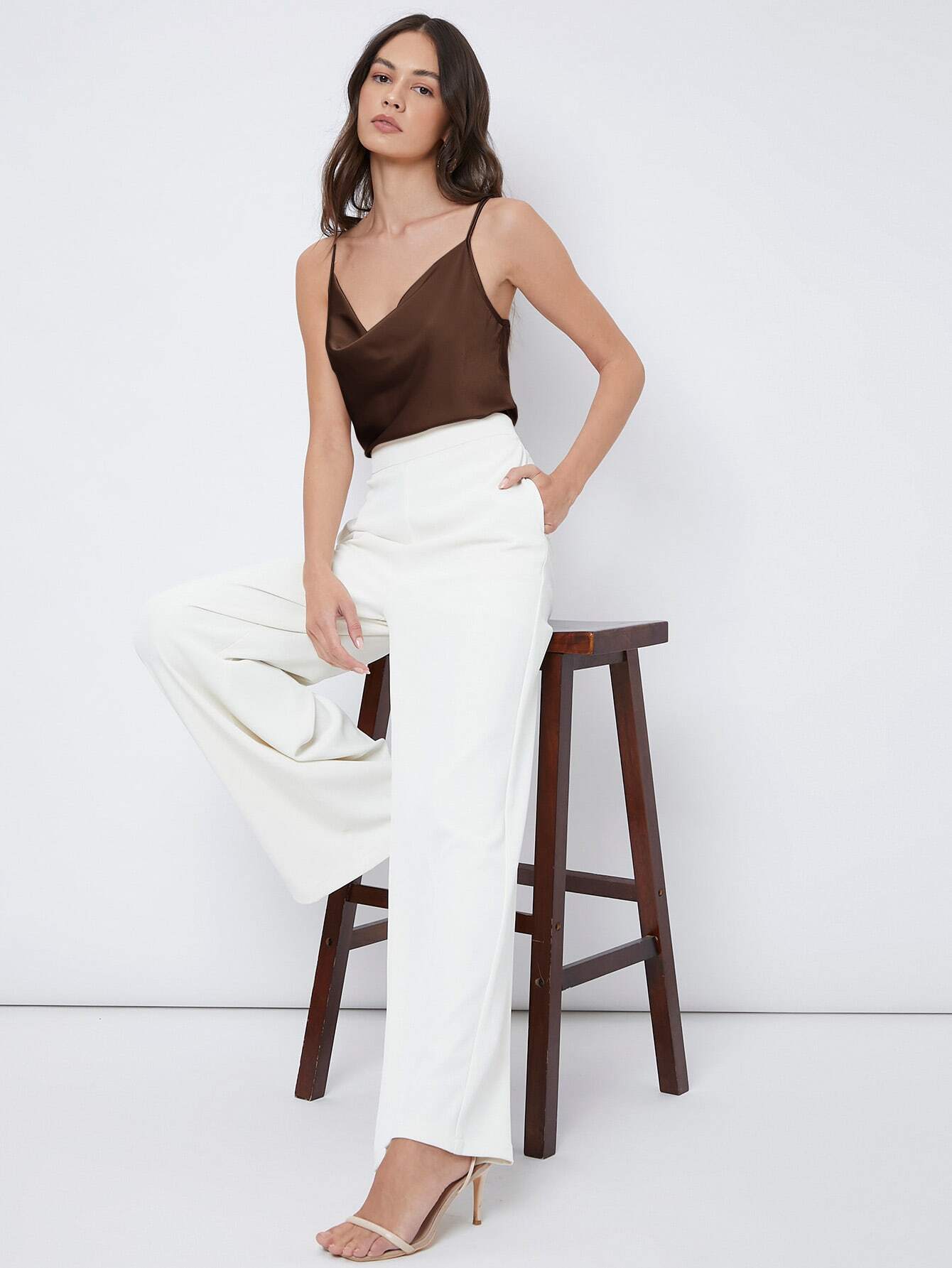Blusa Feminina Regata Marrom Modelo Social