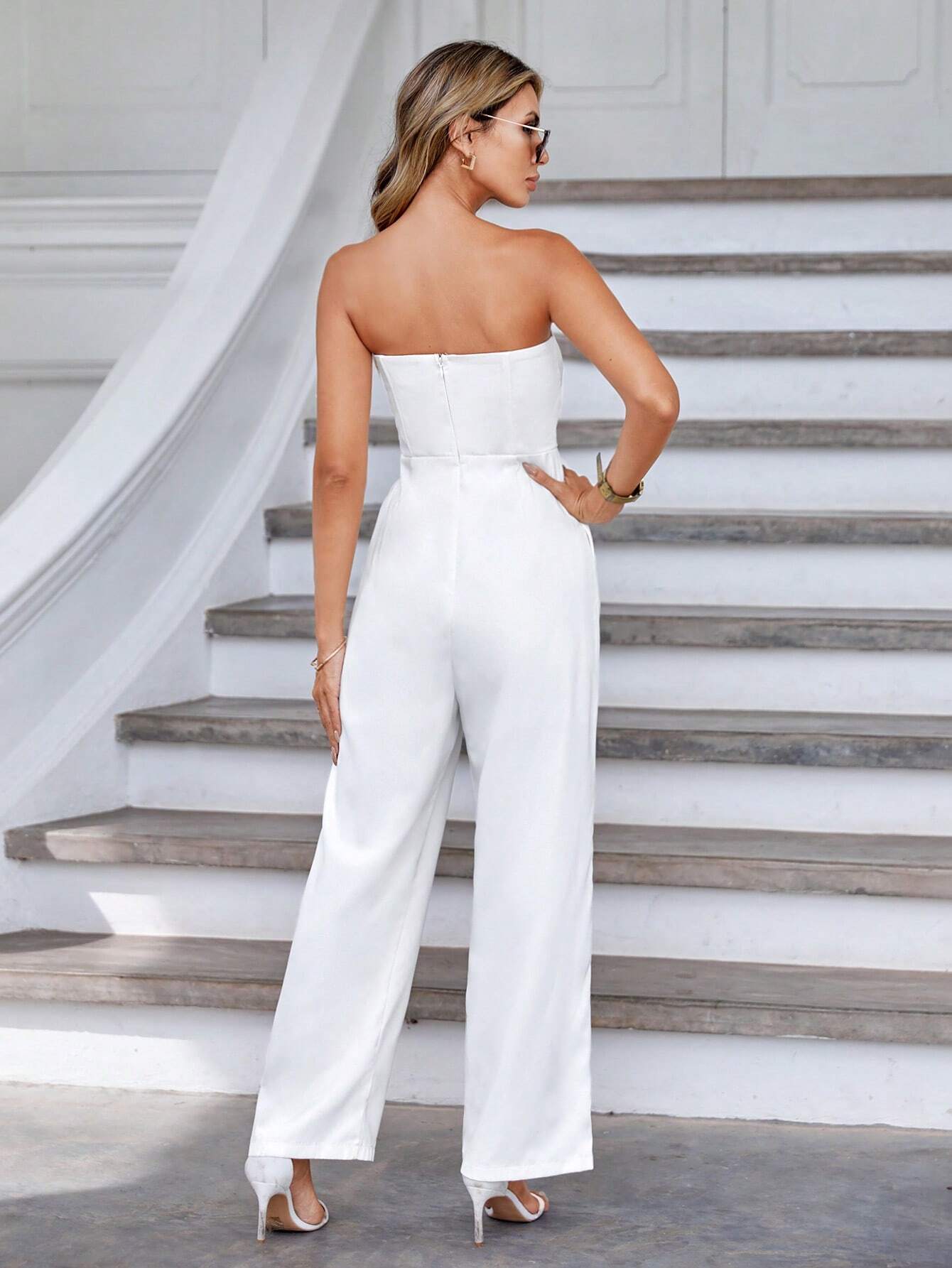 Macacão Feminino Branco Decote em V