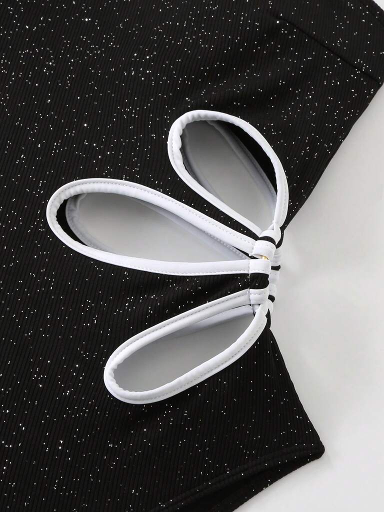 Maiô Virginia Preto com Textura Brilhante Decote Flor