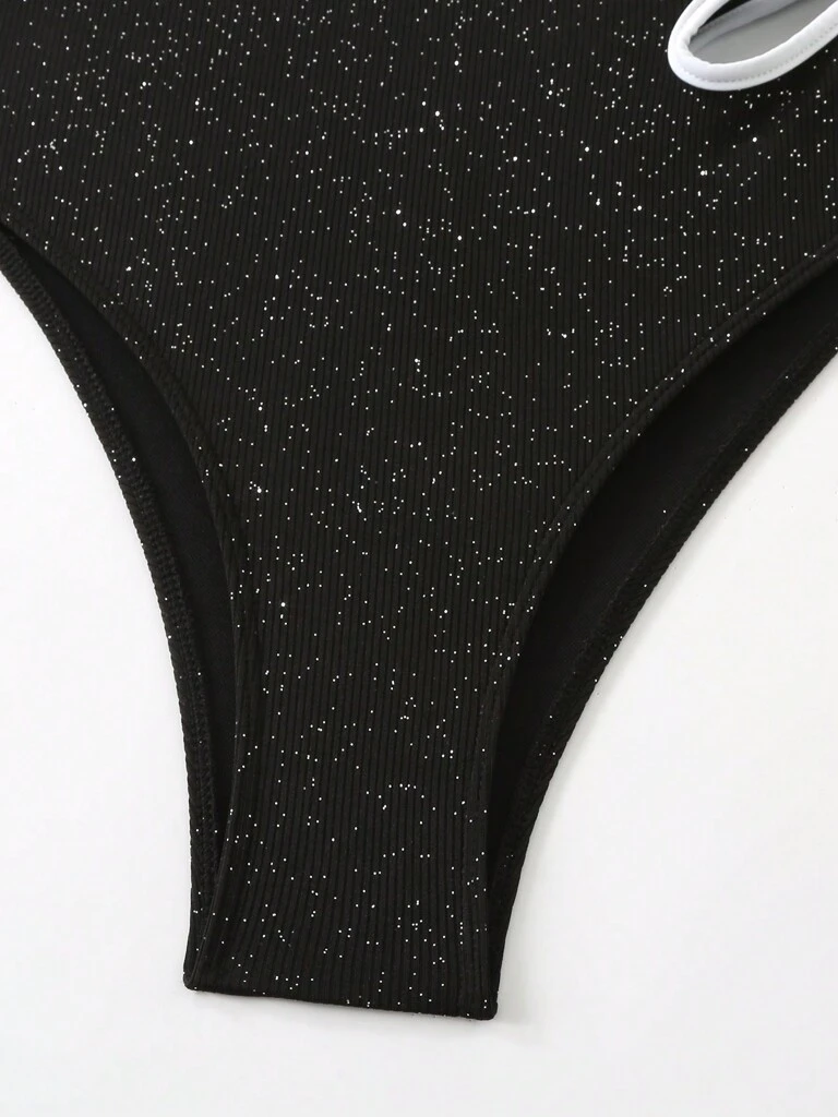 Maiô Virginia Preto com Textura Brilhante Decote Flor