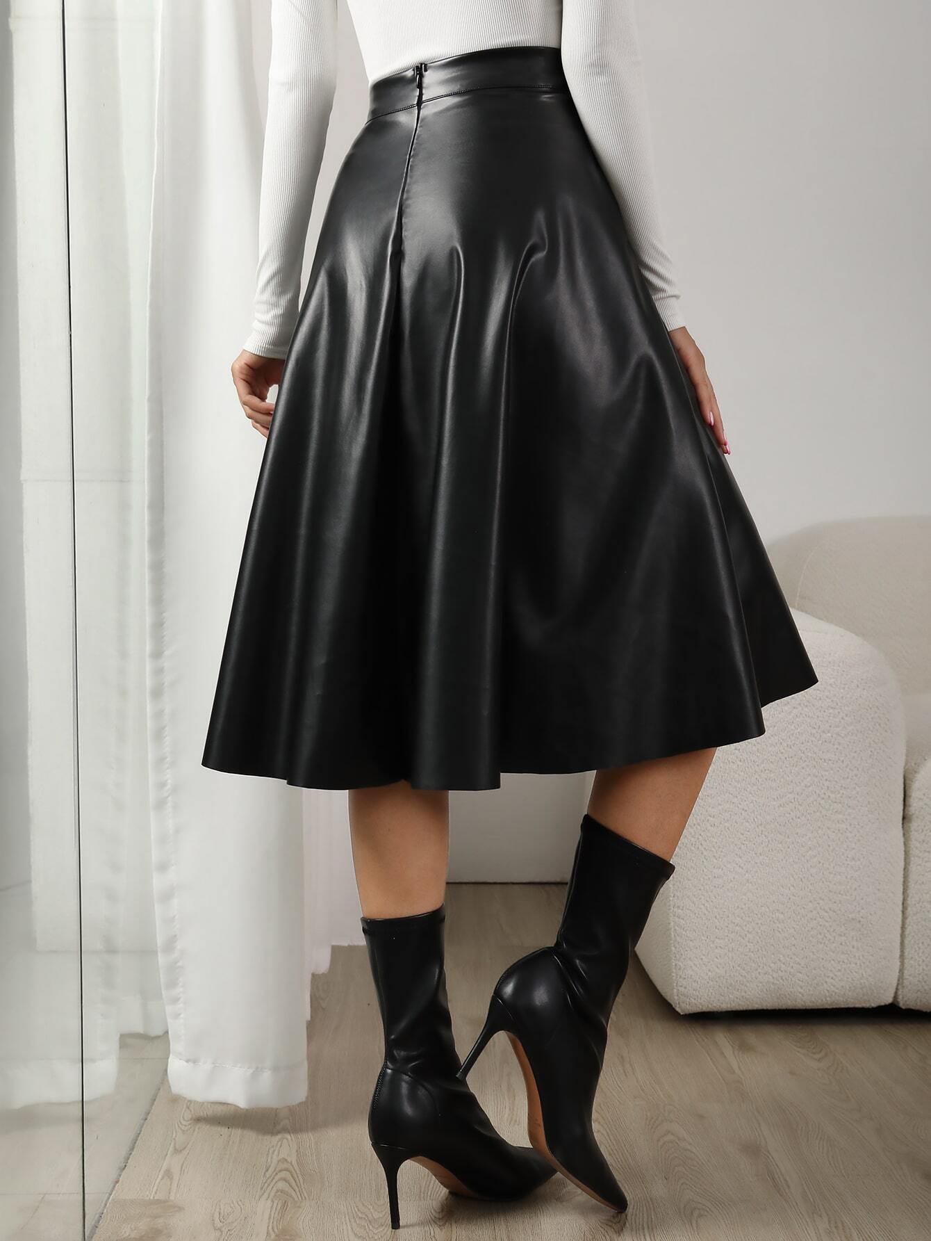 Saia Midi Couro Eco Cintura Alta Preto
