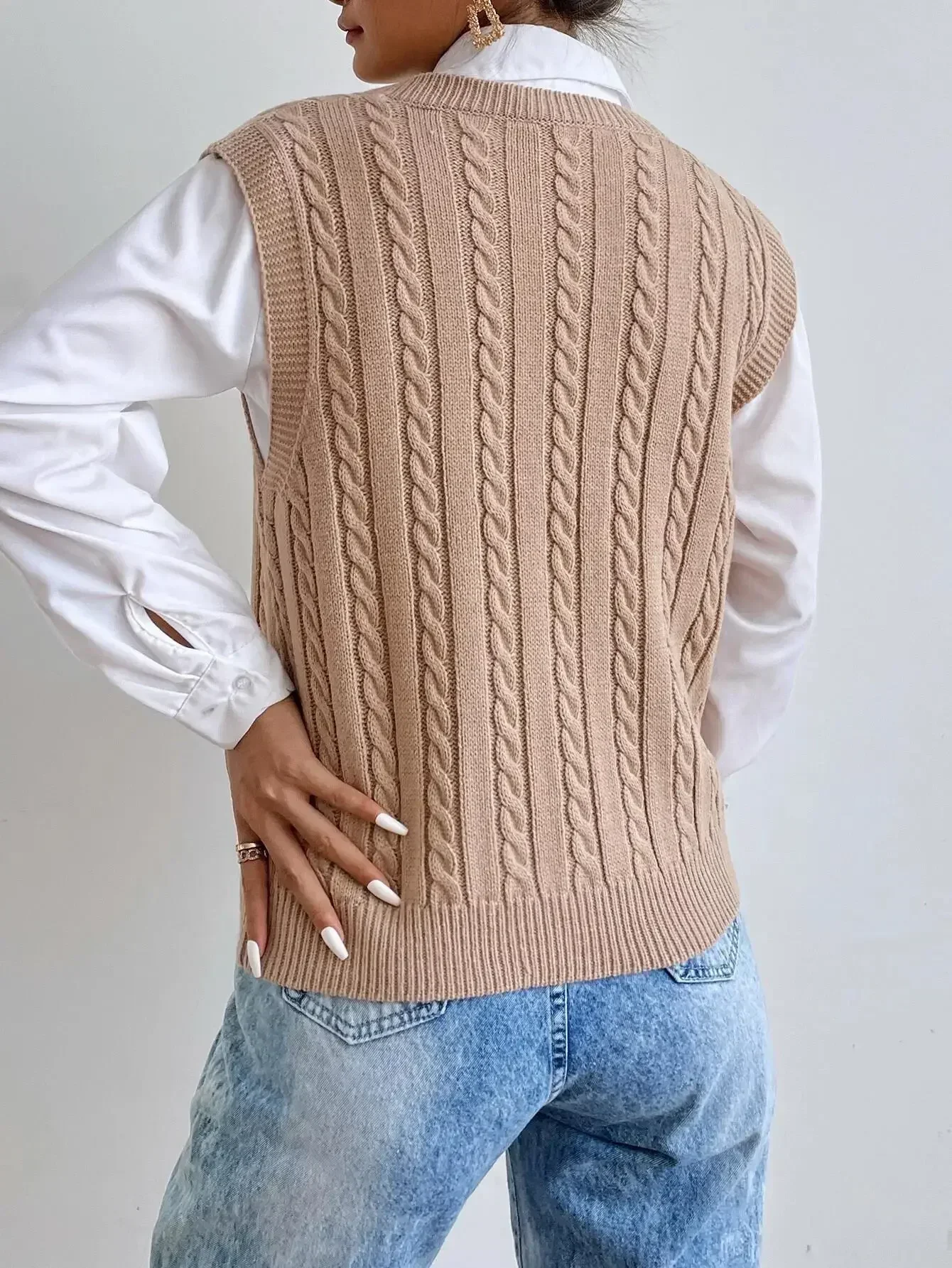 Suéter Feminino Modelo Colete Cola V Bege