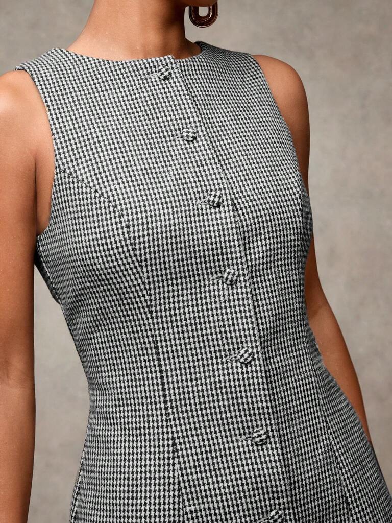 Vestido Curto Casual Decote Careca Preto Cíntia