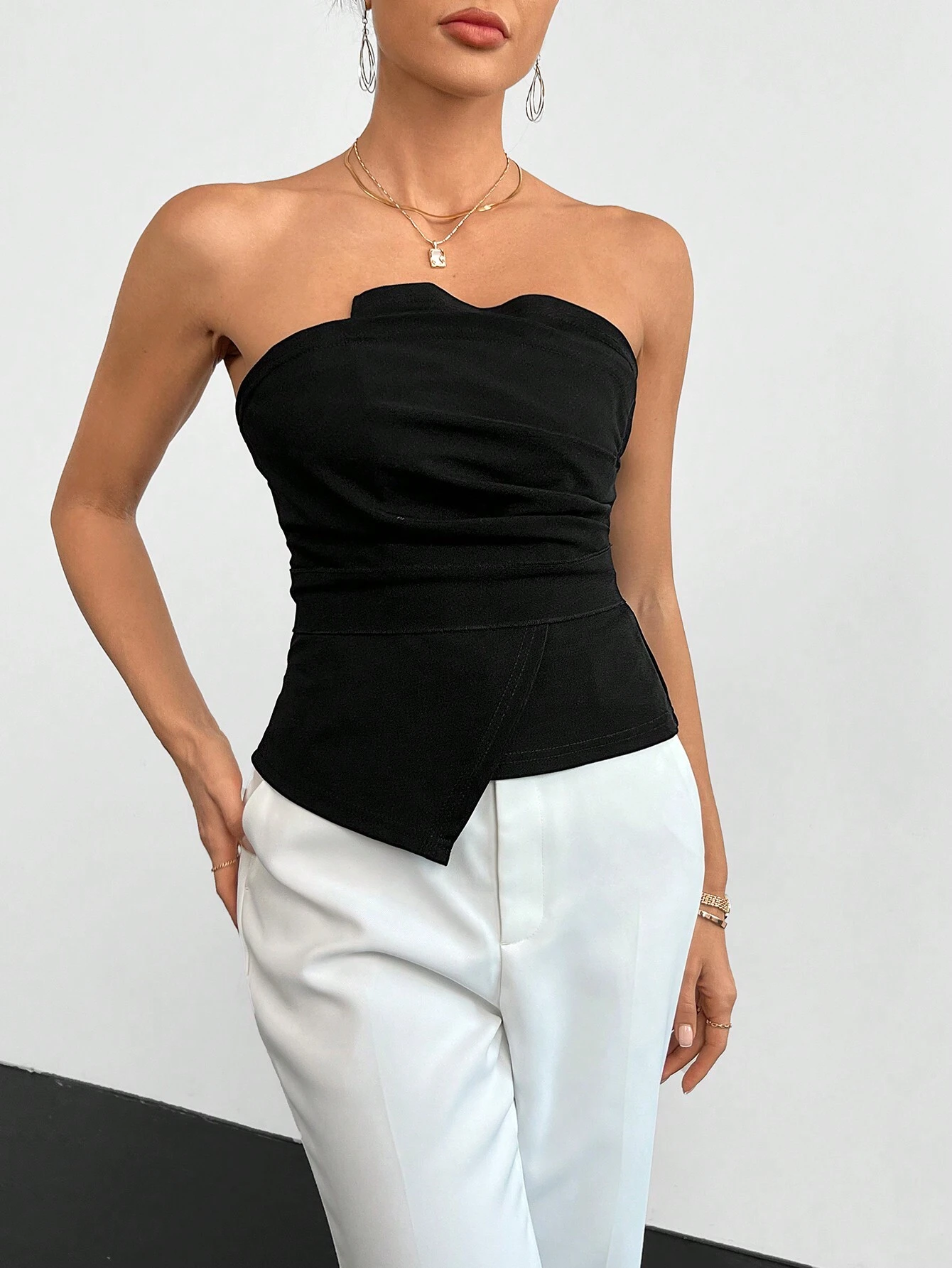 Blusa Feminina Tubo Bainha Assimétrica Preto