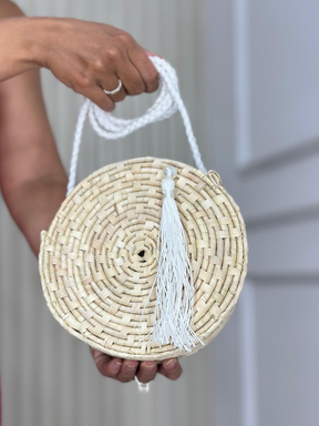Bolsa de Palha Saquinho com Pingente Lírio