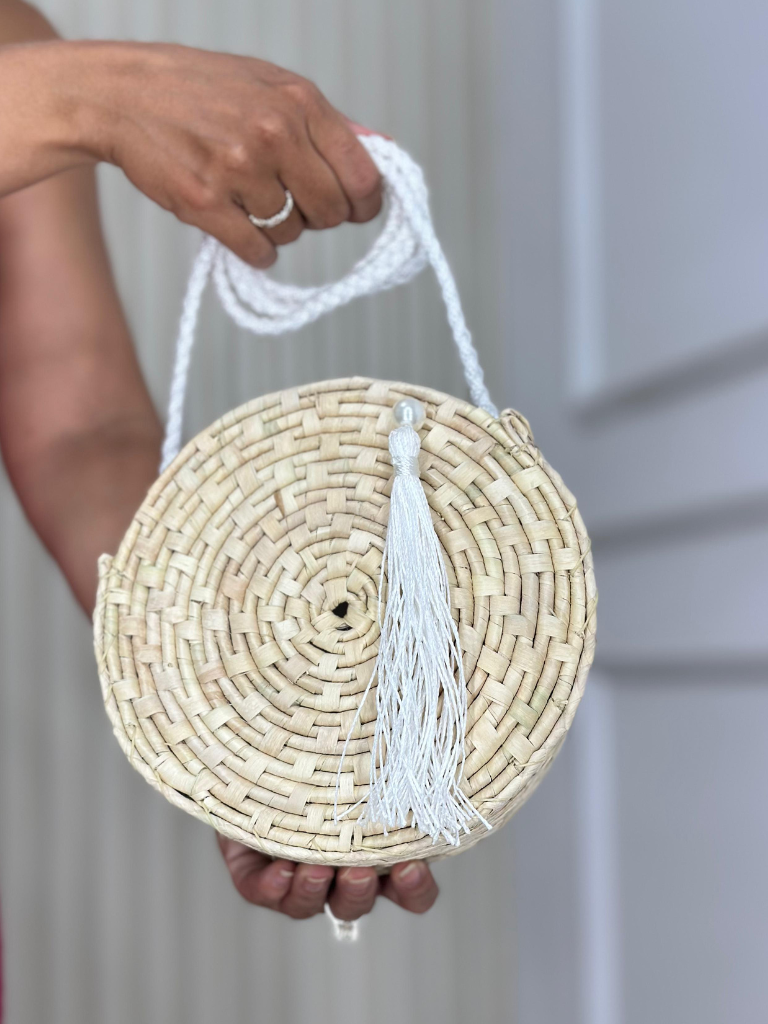 Bolsa de Palha Saquinho com Pingente Lírio