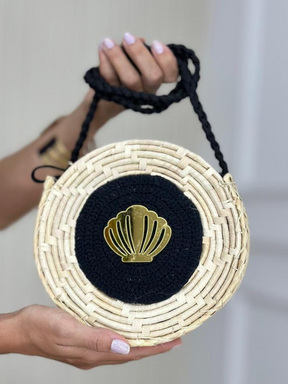 Bolsa de Palha Transversal em Crochê Detalhe Concha Fluorita