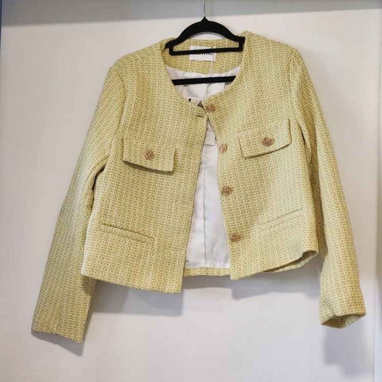 Casaco Feminino Modelo Curto