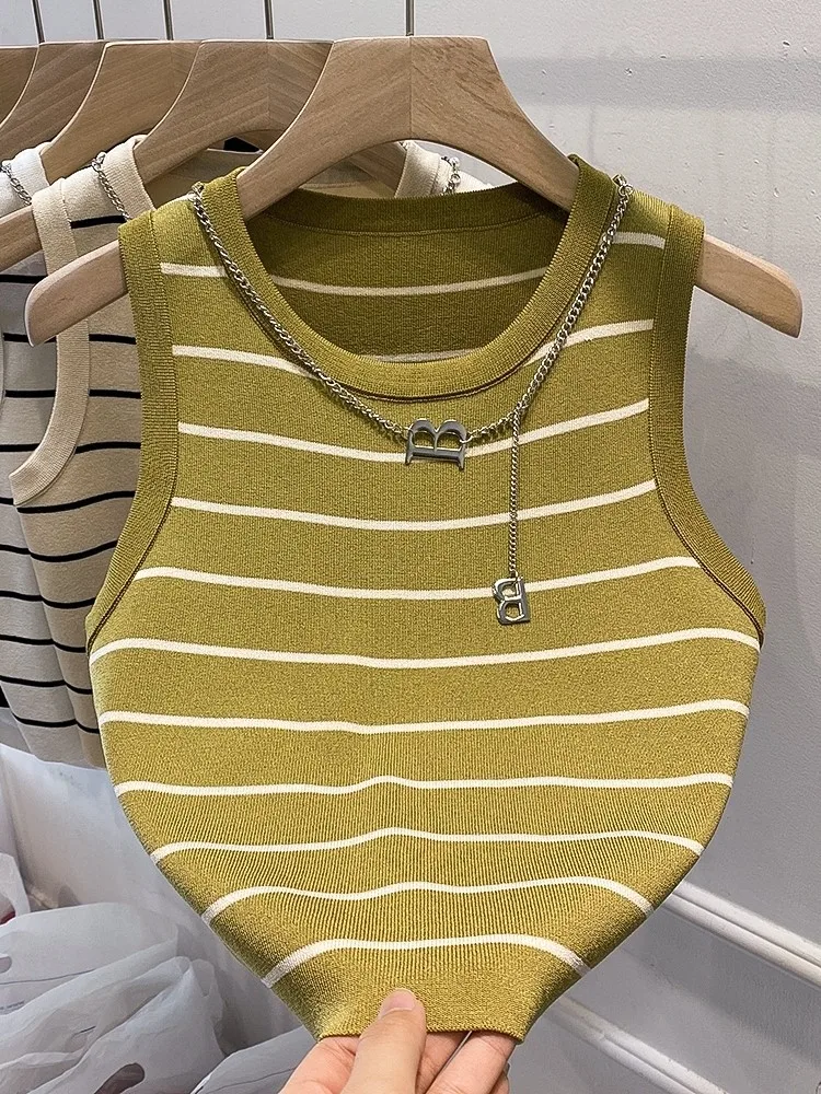 Cropped Feminino Listrado Modelo Básico