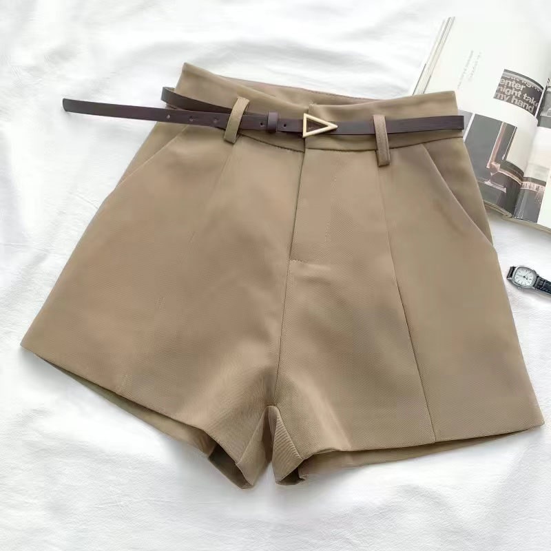 Short Feminino Alfaiataria Bege Com Cinto