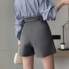 Short Feminino Com Cinto Modelo Rio