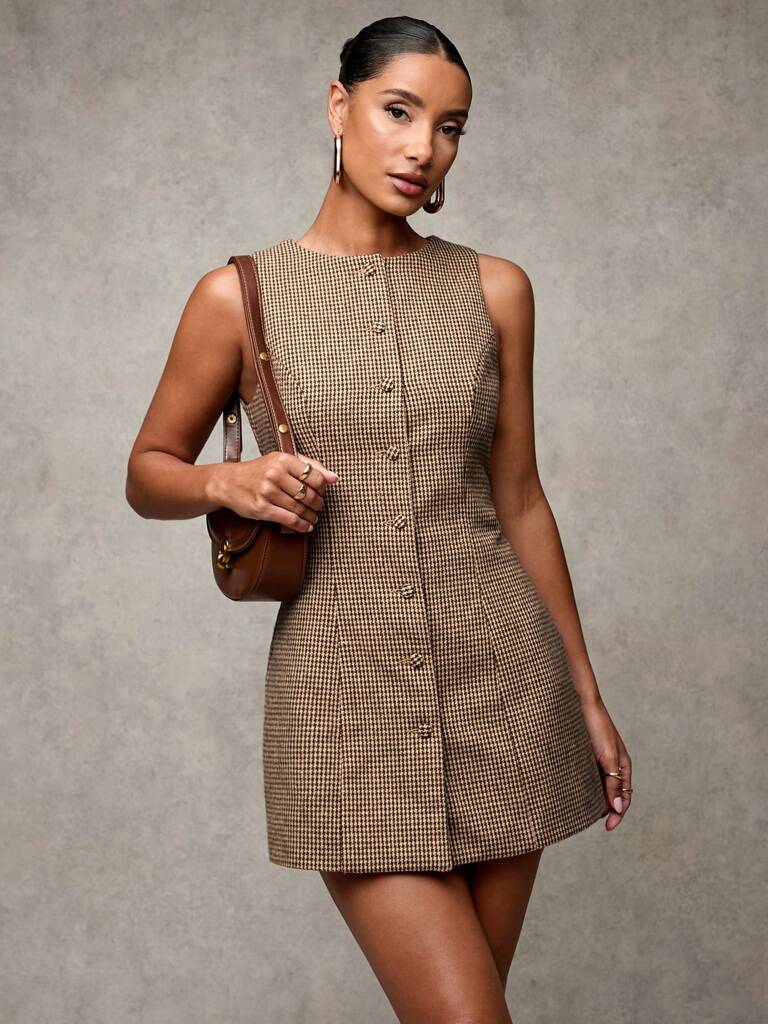 Vestido Curto Casual Decote Careca Marrom Cíntia