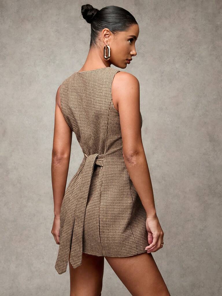 Vestido Curto Casual Decote Careca Marrom Cíntia
