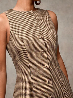 Vestido Curto Casual Decote Careca Marrom Cíntia
