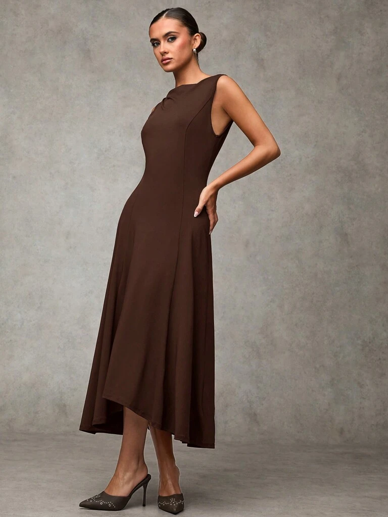 Vestido Midi Elegante sem Mangas Cor Café Tereza