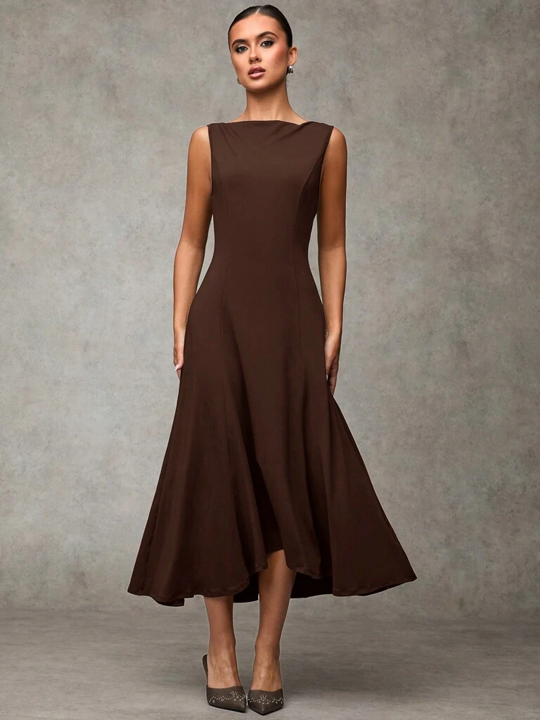 Vestido Midi Elegante sem Mangas Cor Café Tereza