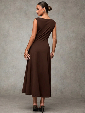 Vestido Midi Elegante sem Mangas Cor Café Tereza
