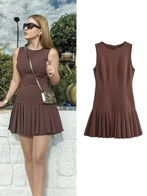 Vestido Plissado Sem Mangas Aurora Serena Marrom