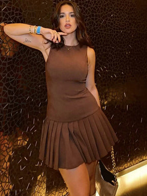 Vestido Plissado Sem Mangas Aurora Serena Marrom